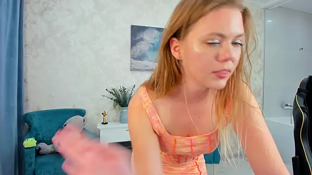 Strawberrye live cam on StripChat