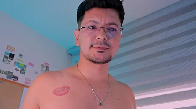 DerekGrayX live cam on StripChat