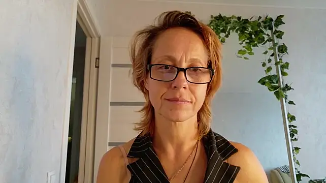 LioraWeiss live sex cam