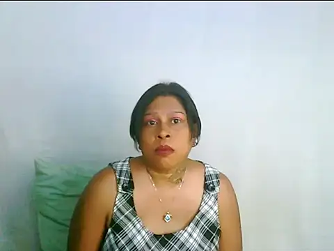 HotIndianMilf69 live cam on StripChat