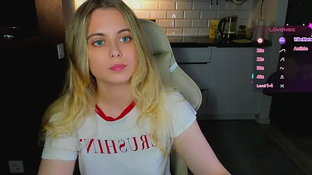 blonde_kellyy live cam on StripChat
