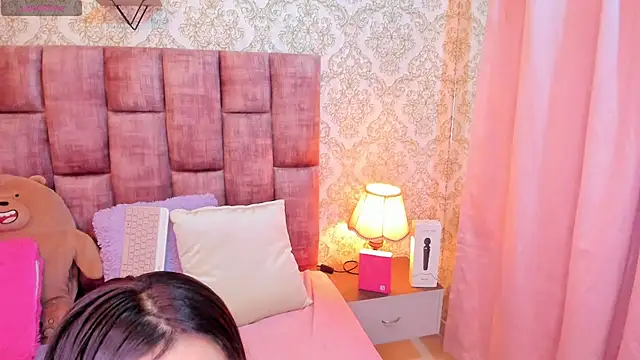 Luna_Swift live cam on StripChat
