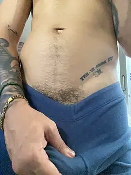 AlphaMasterXxx live cam on StripChat