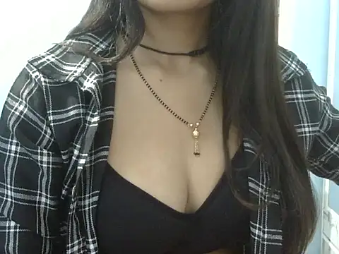 usha__004 live cam on StripChat