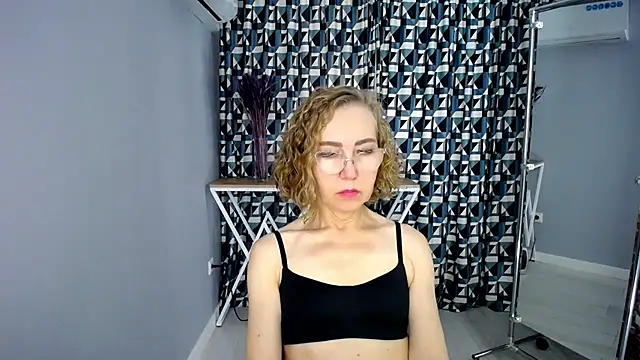 queen_a_n_i live cam on StripChat