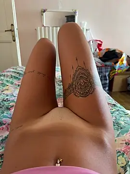 Lorella345 live cam on StripChat