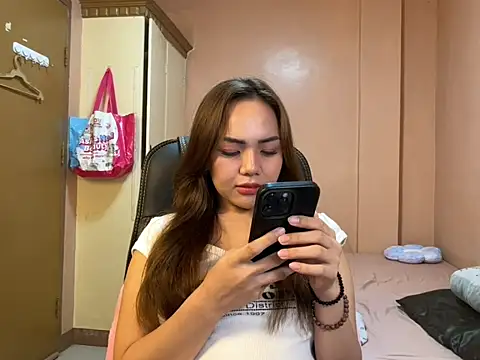 expnsivecandy live cam on StripChat