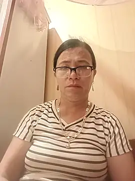 Chilly-wet live cam on StripChat