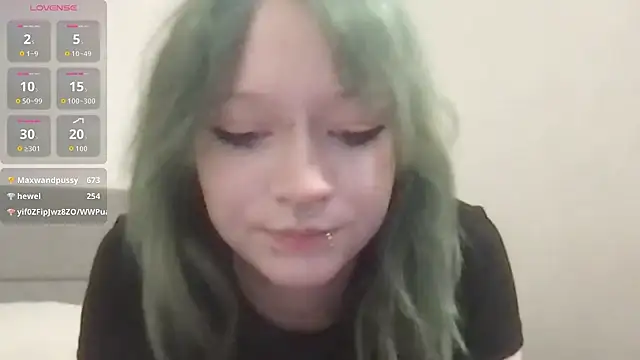 CrystalXross live cam on StripChat