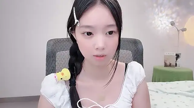 Yoyo33355 live sex cam