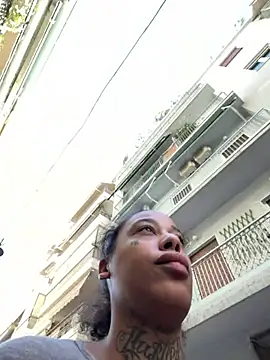Kira_nyxx live sex cam