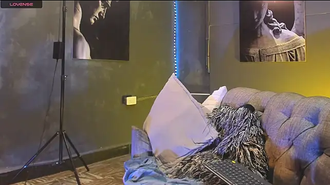 bradley_smith live cam on StripChat