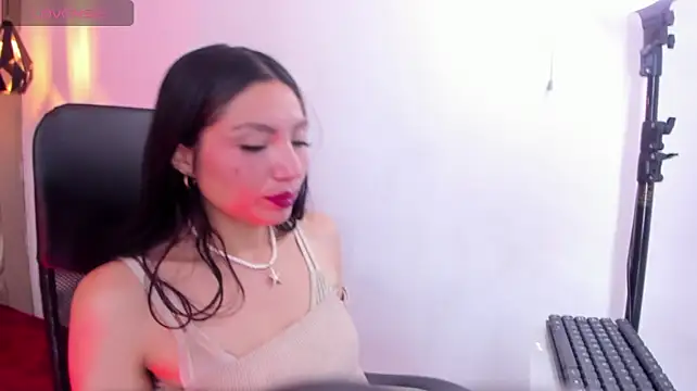 FoxLuxe live cam on StripChat