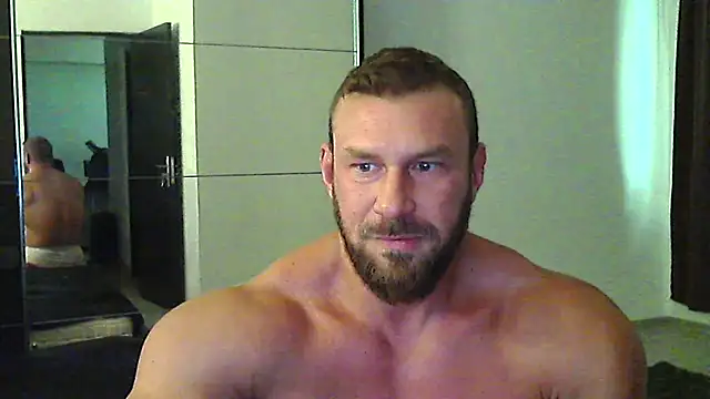 muscularkevin live cam on StripChat