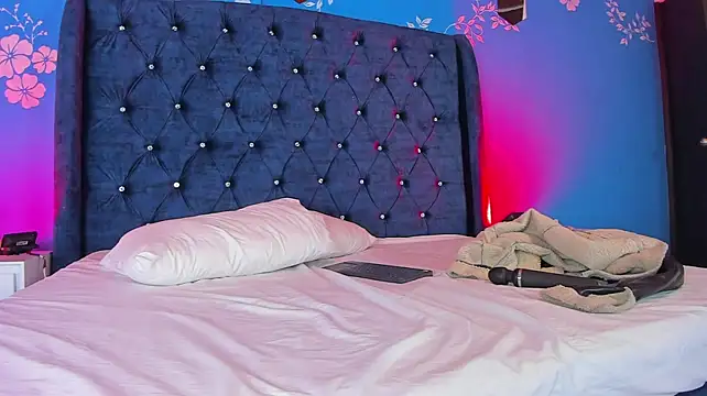 violetsmith1_ live cam on StripChat