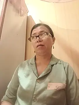 Chilly-wet live cam on StripChat