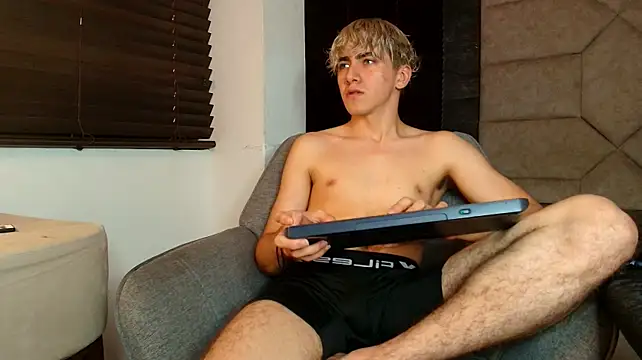 Tyler_Mcrey live sex cam