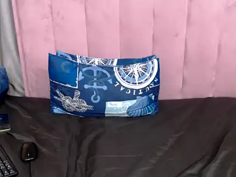 VibesCandyX live cam on StripChat