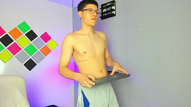 luca_white live cam on StripChat