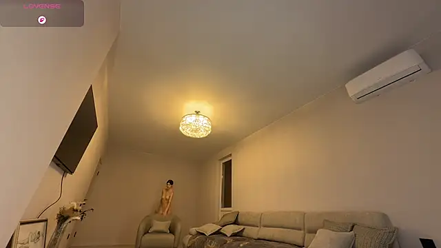 Elara__ live sex cam