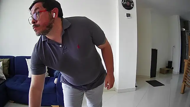 HiddenBear live sex cam