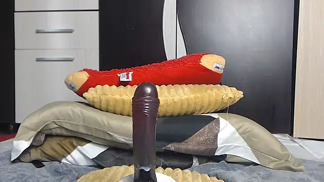 leilahotX live cam on StripChat