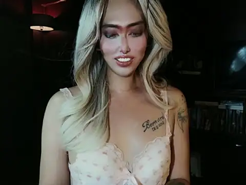 prettybushy live cam on StripChat