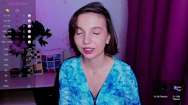 KindHazelHere_ live cam on StripChat