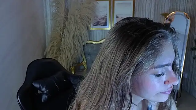 Valeriaa_s live cam on StripChat