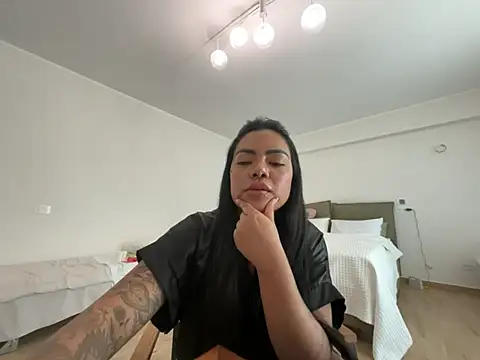 Bruna2666 live cam on StripChat