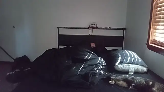 Opondestre00420 live cam on StripChat