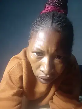 Queennewmind live cam on StripChat