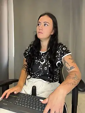 tina-cherry live cam on StripChat