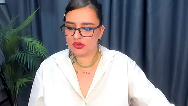 NikkiSummer live cam on StripChat