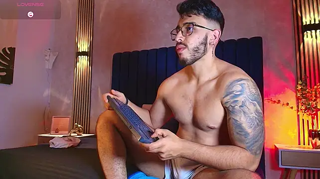 Liam_Kleiin live cam on StripChat