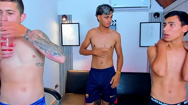 Seductive_BoysW live cam on StripChat