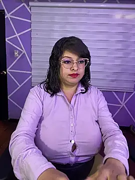 MiiaaJoness live cam on StripChat