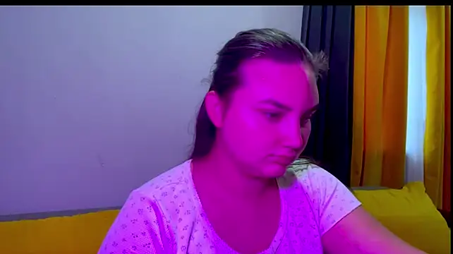 Dreamyblushfairy live cam on StripChat