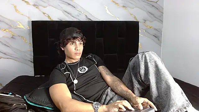 MaximilianRoth live cam on StripChat