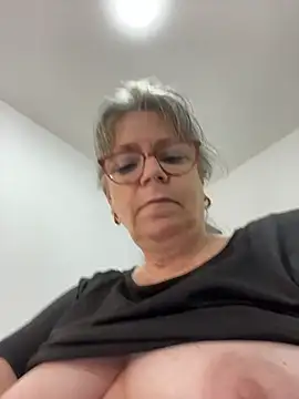 slutgold live cam on StripChat