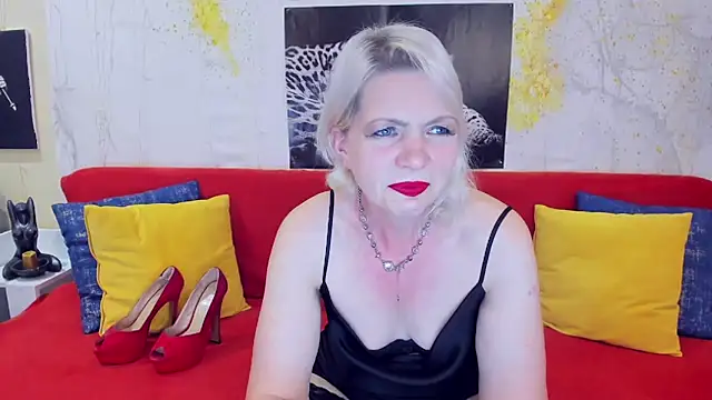 BeautyName live cam on StripChat