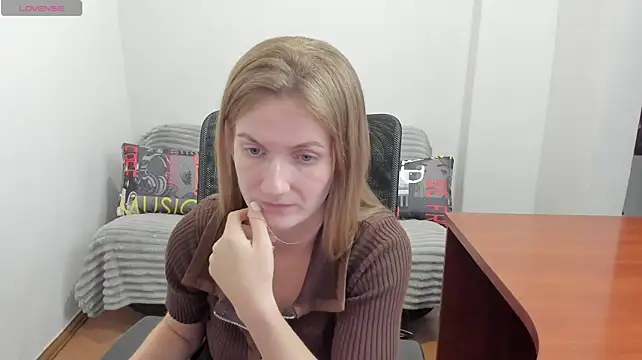Alisha_Skyes live cam on StripChat