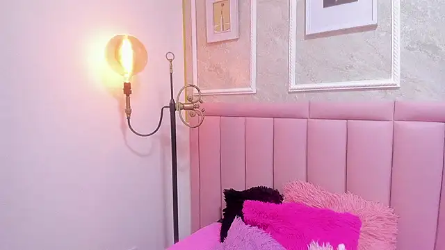 velvet_girll live cam on StripChat