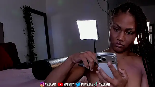 yiauana live cam on StripChat