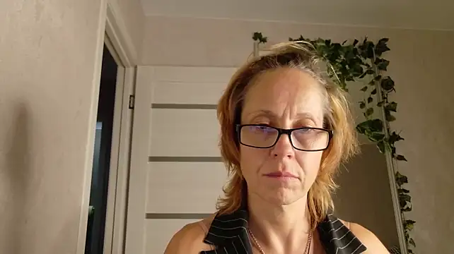 LioraWeiss live cam on StripChat
