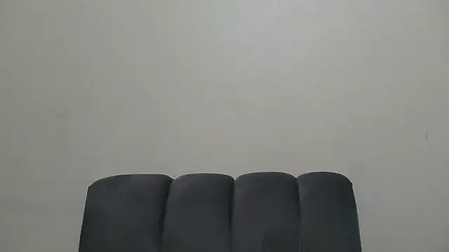 sluttylaura21 live cam on StripChat