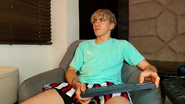 Tyler_Mcrey live sex cam