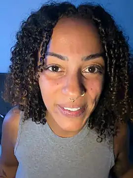 SweetPetiteNoir live sex cam