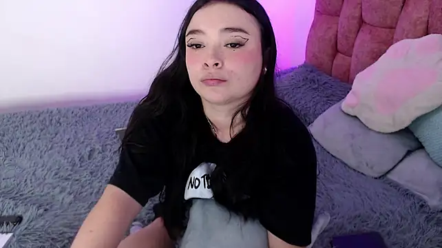 nahia__2 live cam on StripChat