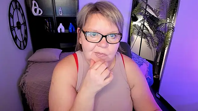 Shannonshine live cam on StripChat
